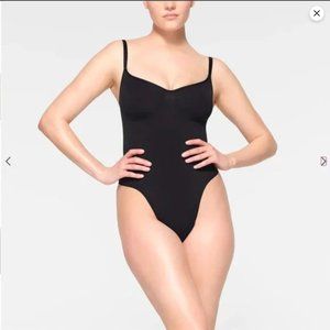 Skims Seamless Sculpt Brief Bodysuit Size NWOT